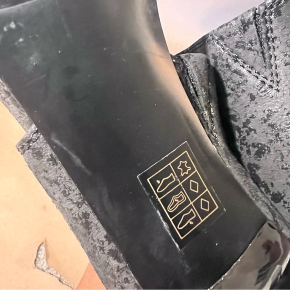 DKNY Women's Dava Ankle Strap Cuff Dress Sandals Black High Heel Size US 8.5 M - Picture 9 of 11